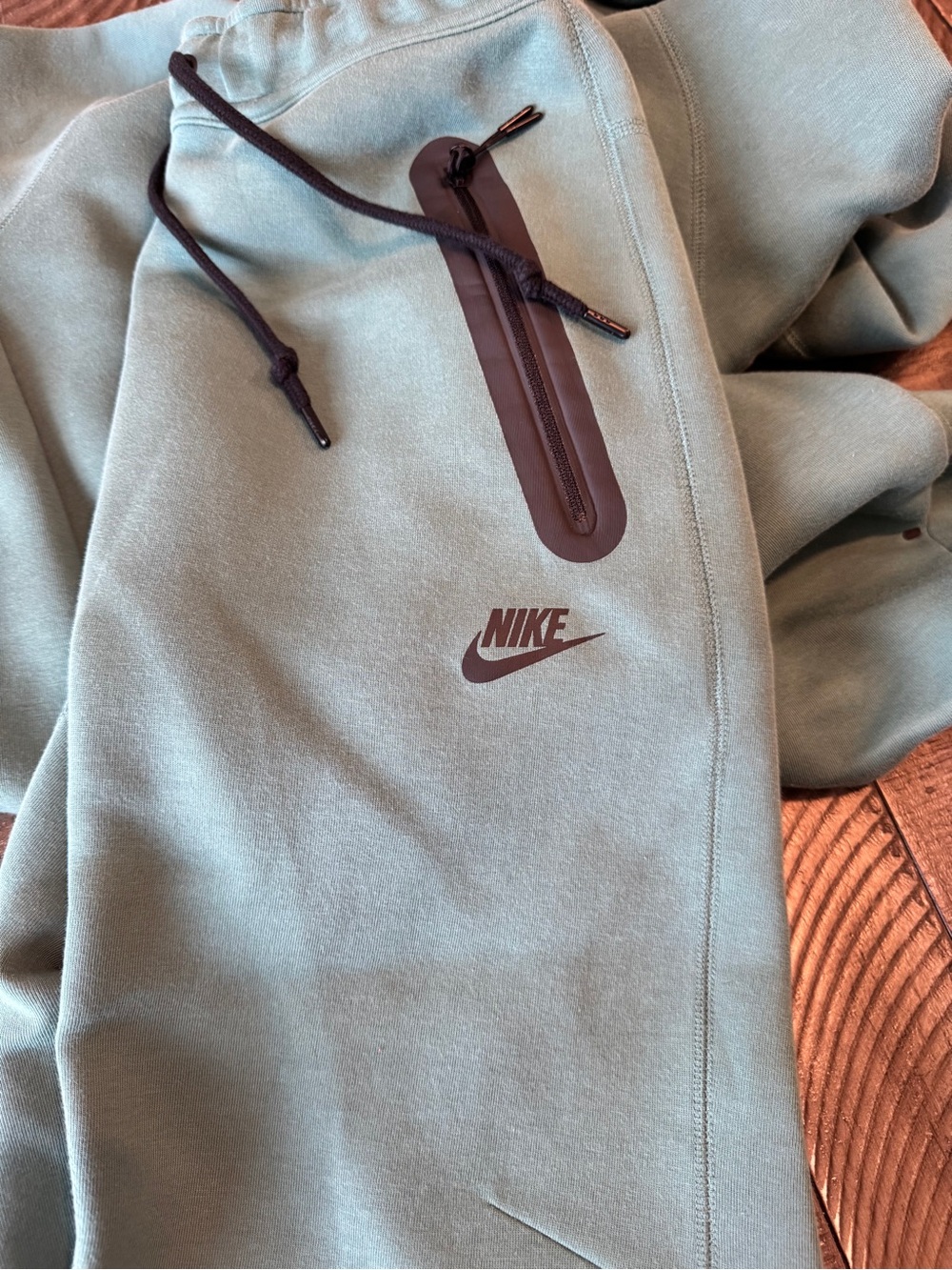 Men’s Nike Tech Mint Green Fleece Joggers with Black Accents!
